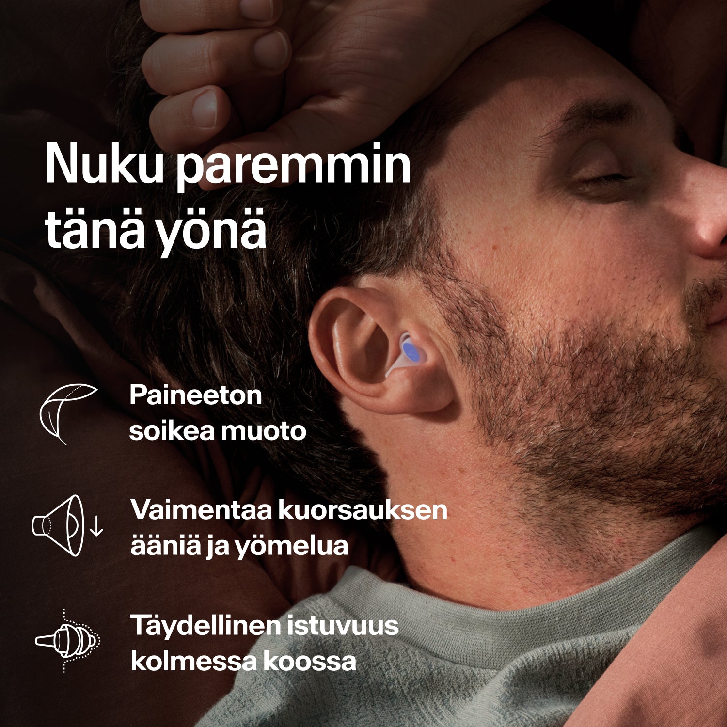 Kyljellään nukkuva mies käyttää Alpine SleepDeep Multisize -korvatulppaa kuorsausta ja yömelua vastaan 