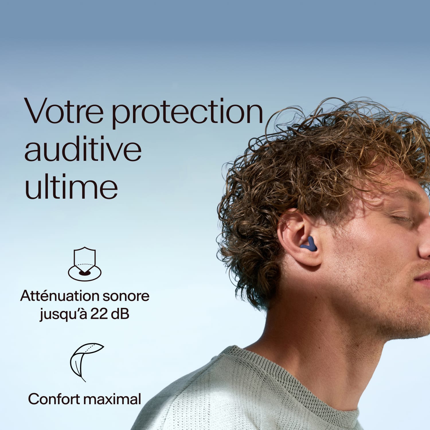 Hommes portant les Alpine Silence en bleu marine, avec une atténuation de 22dB  