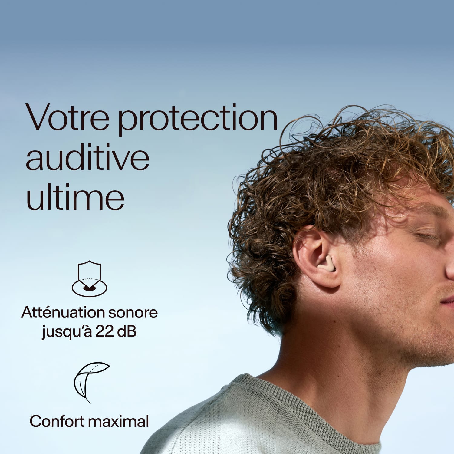 Hommes portant les Alpine Silence en beige, avec une atténuation de 22dB  